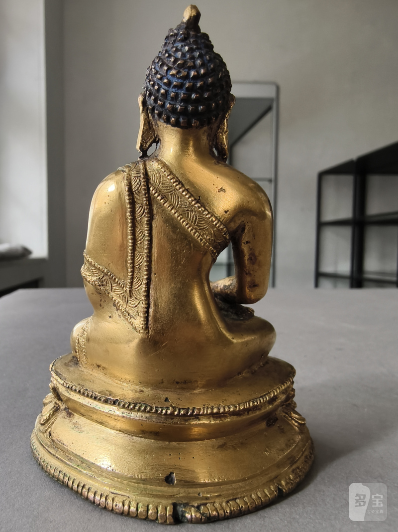 A GILT-BRONZE FIGURE OF BUDDHA SHAKYAMUNI - 图8